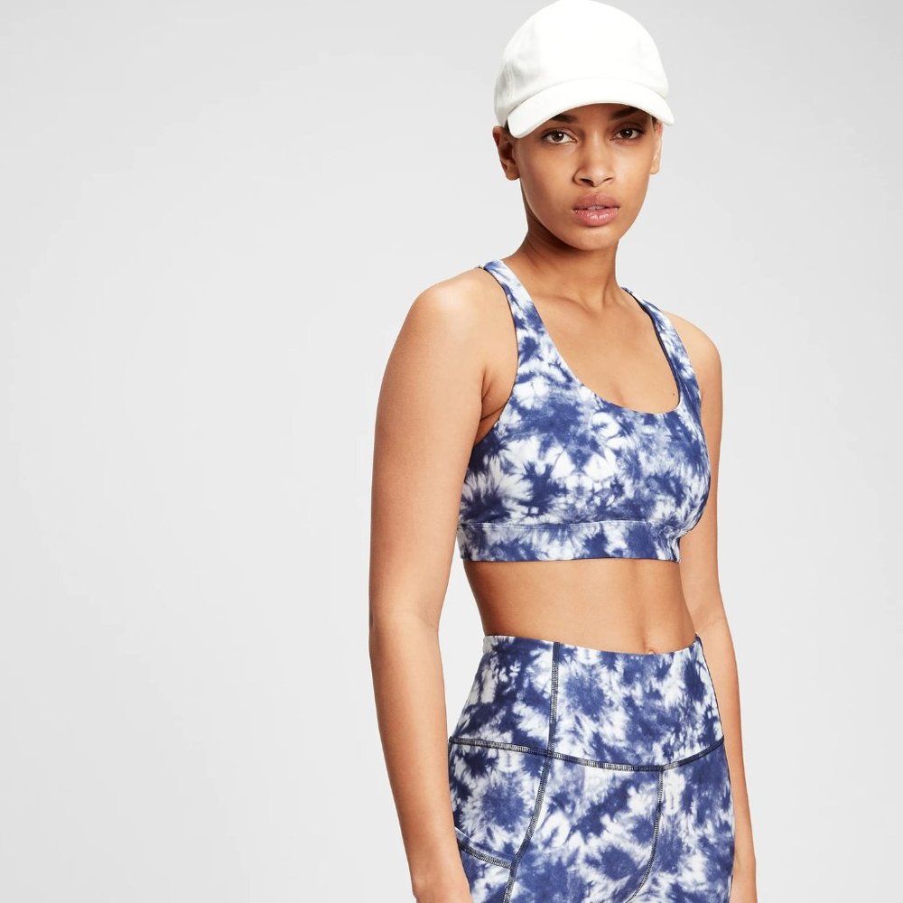 GapFit Blackout Medium Impact Crossback Sports Bra